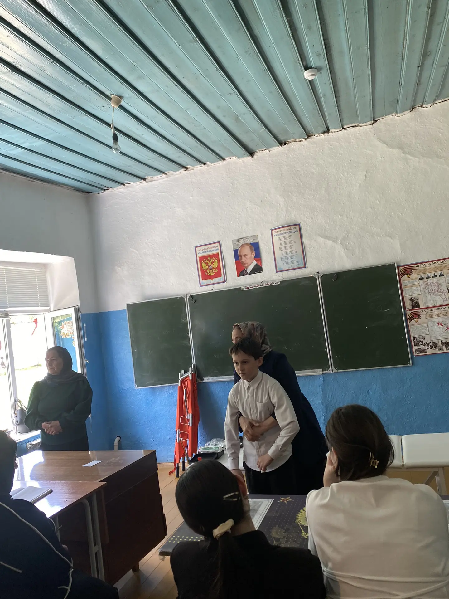 В школе были проведены учебные занятия по оказанию первой медицинской  помощи Адзиевой К.А.  - метод