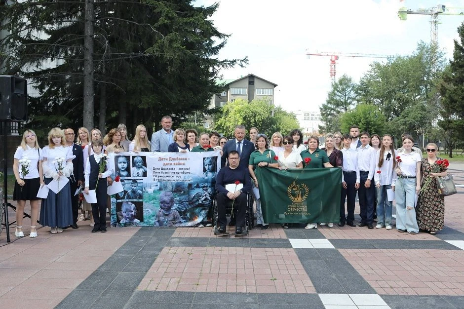 🕊 В Иркутске почтили память детей-жертв вооруженного конфликта в Донбассе

Такие акции проходят по 