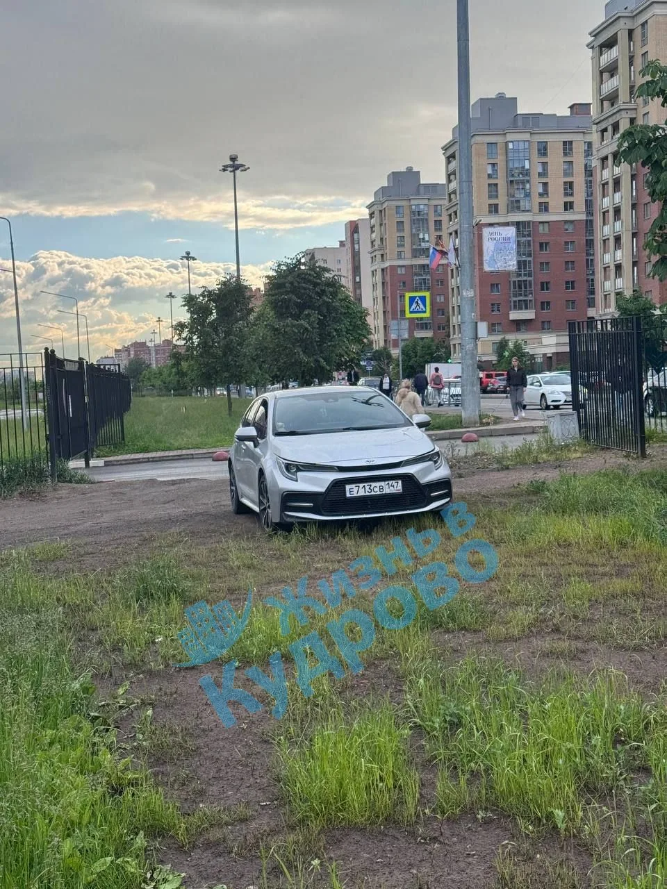 Мужчина приехал в поликлинику .И плевать что это парк.

Из предложки

🌇 Жизнь в Кудрово (TG | ВК)
