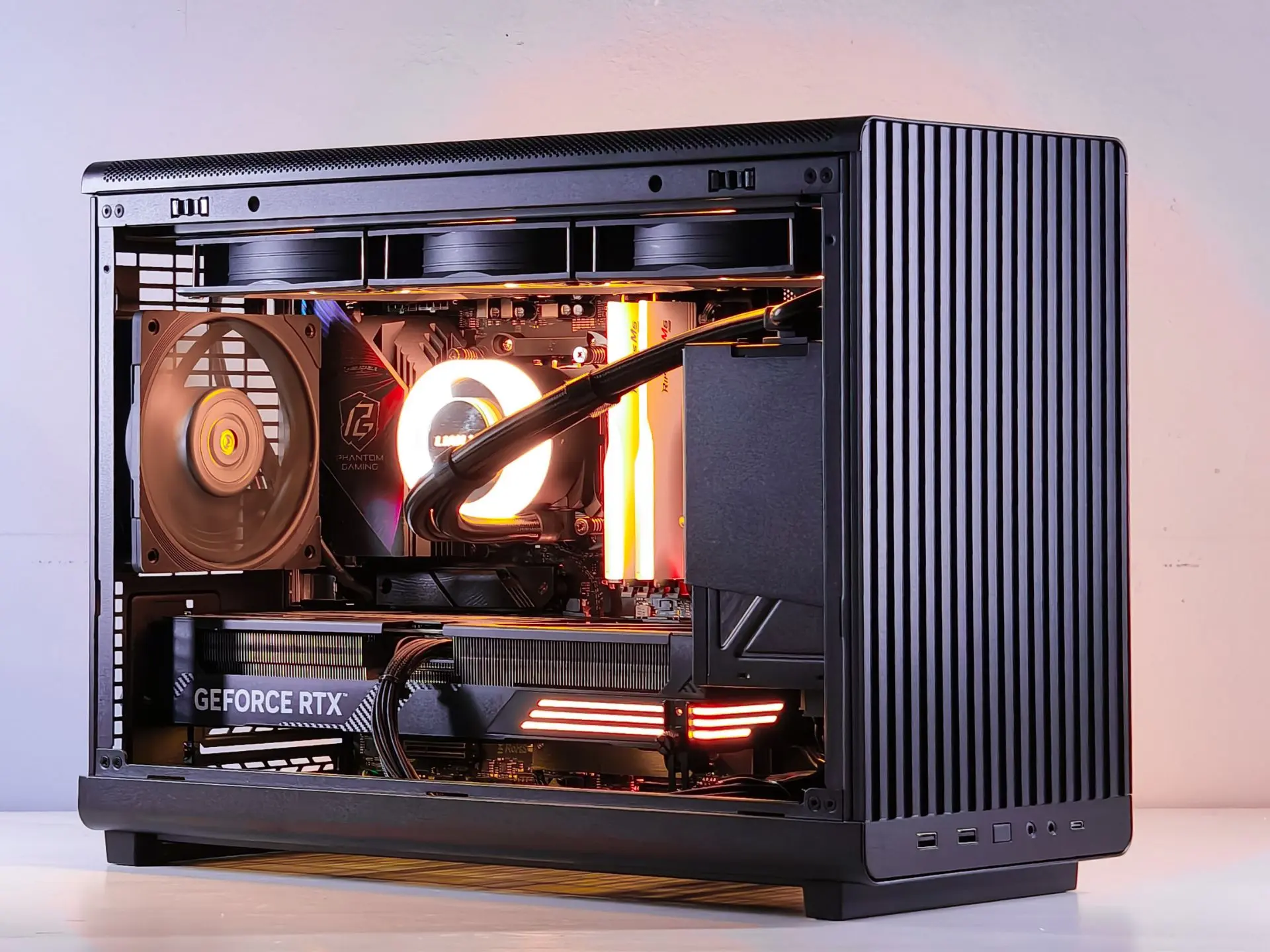 Игровой компактный ПК Ryzen 9800X3D и RTX 5080 в Lian Li A3

Комплектация:

- Материнская плата ASRo