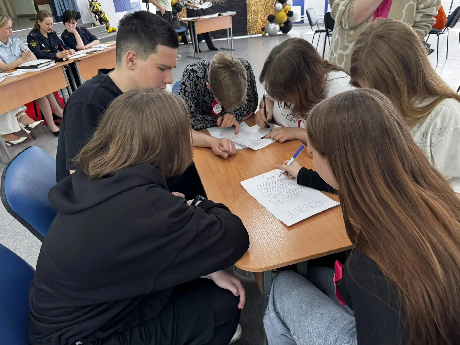 🎉 Ученики 8 «А» класса — серебряные призёры конкурса по правилам безопасности! 🎉

Наши талантливые