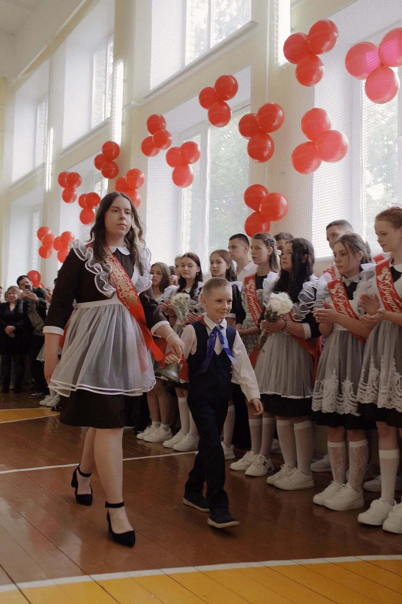✨ 26 мая — особенный день в Чернухинской школе! ✨

🔔Сегодня в стенах родной школы прозвучал последн