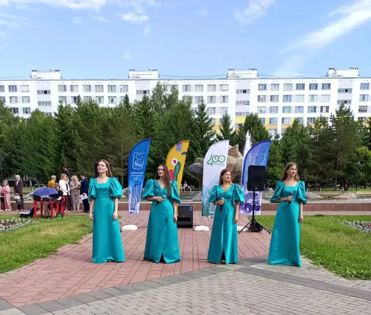 Праздничная программа «Многоликая Россия» на  Бульваре Энтузиастов объединила сотни сердец в едином 