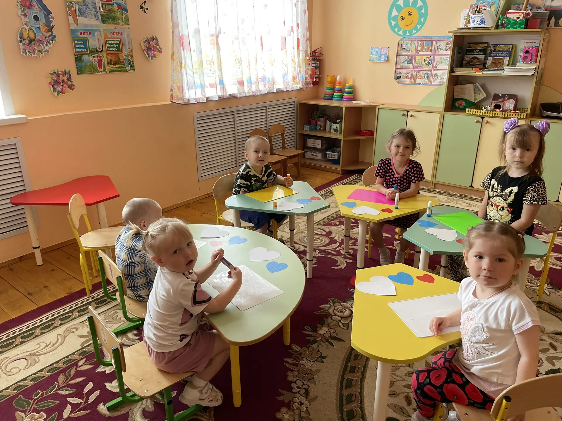 12 июня- это день рождения нашей Родины, огромной, красивой страны. В этот день люди поздравляют дру