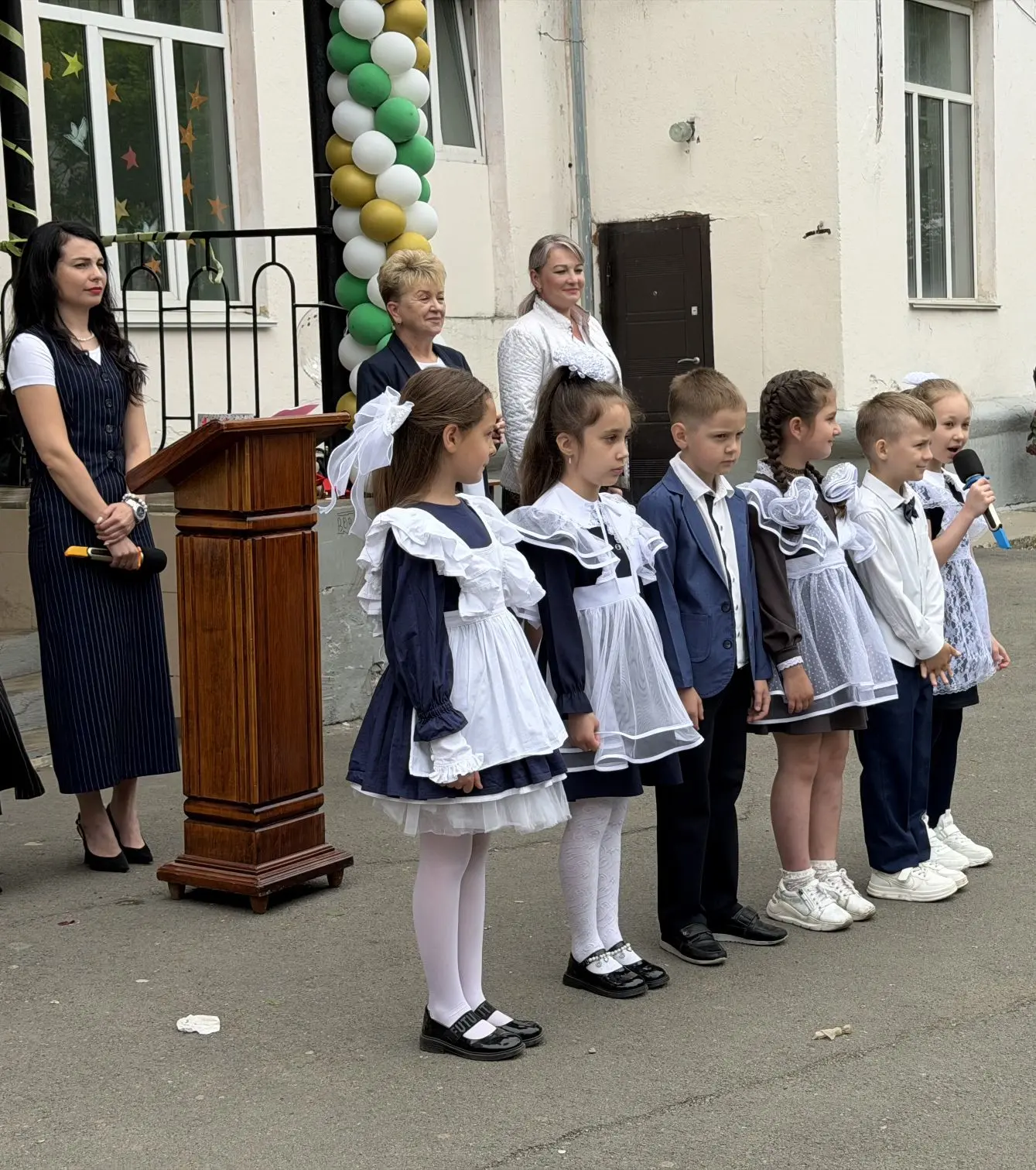 🎉 Последний звонок — праздник не только для школьников, но и для самых маленьких друзей! 🎈

Наших 