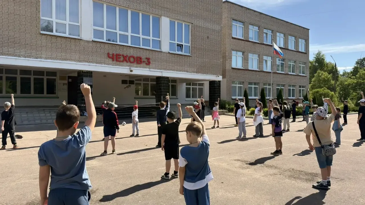 🍒🍓🍑В пришкольном лагере «Фруктовый сад» день прошёл под девизом «Я и моя семьЯ»

19 июня в нашем 