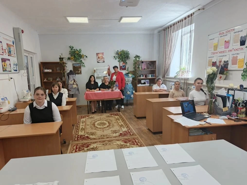 В Керченской школе- интернат прошло важное событие для учеников 9 класса. Ребята успешно сдали выпус