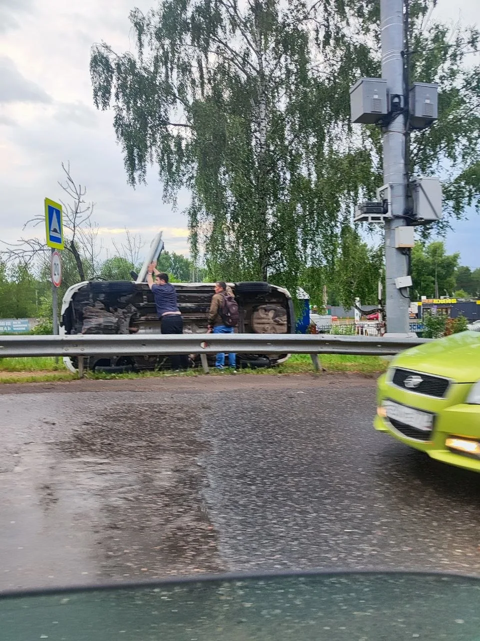 ‼️Улетел за ограждения у вокзала 😨

💙Подпишись | Предложить новость