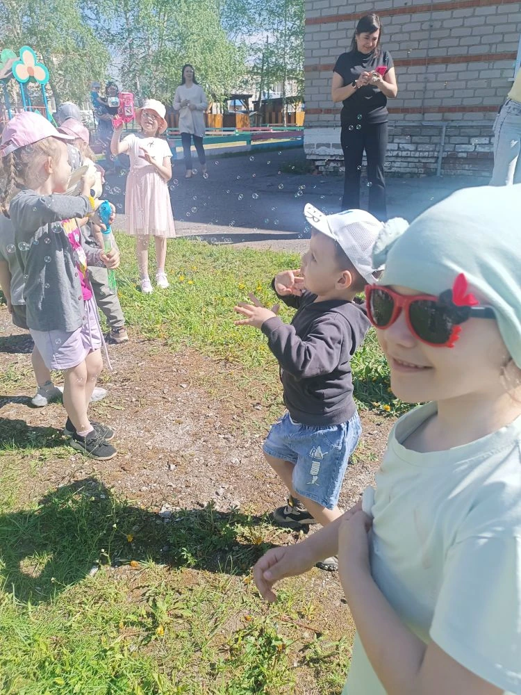 ☀️Сегодня наш детский сад превратился в настоящую страну чудес, где всё сверкало и переливалось всем