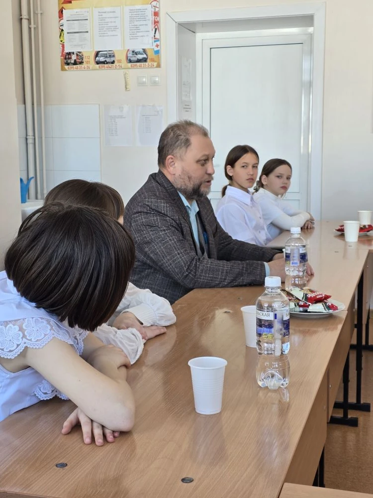 🦅 Орлята за одним столом с директором: честный разговор о будущем

В нашей школе состоялась особенн