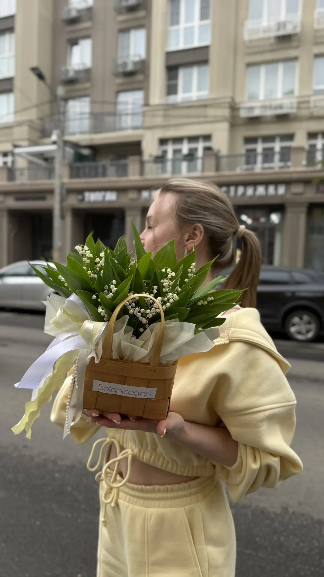 Есть ароматы, которые мгновенно возвращают в детство: запах ландышей, первых листьев и теплого дождя