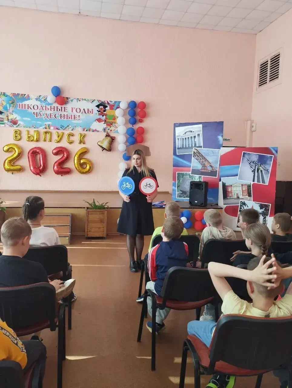 🚦 Сотрудники Госавтоинспекции провели для детей уроки ПДД 

В рамках профилактического мероприятия 
