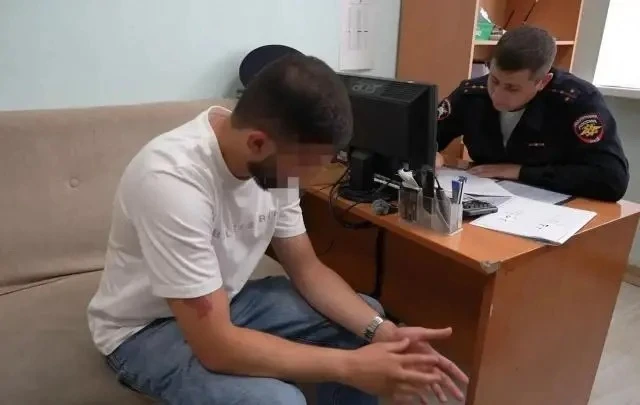 Наказали ещё двоих участников свадебного кортежа в Тюмени.

20-летнего водителя «БМВ» и 21-летнего в