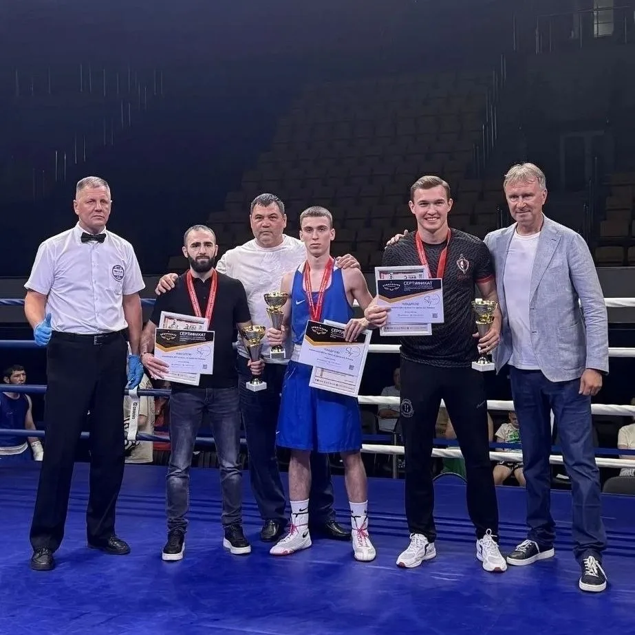 🥊 Белгородские боксеры завоевали призовые места на чемпионате ЦФО среди мужчин

С 8 по 13 июня в Хи