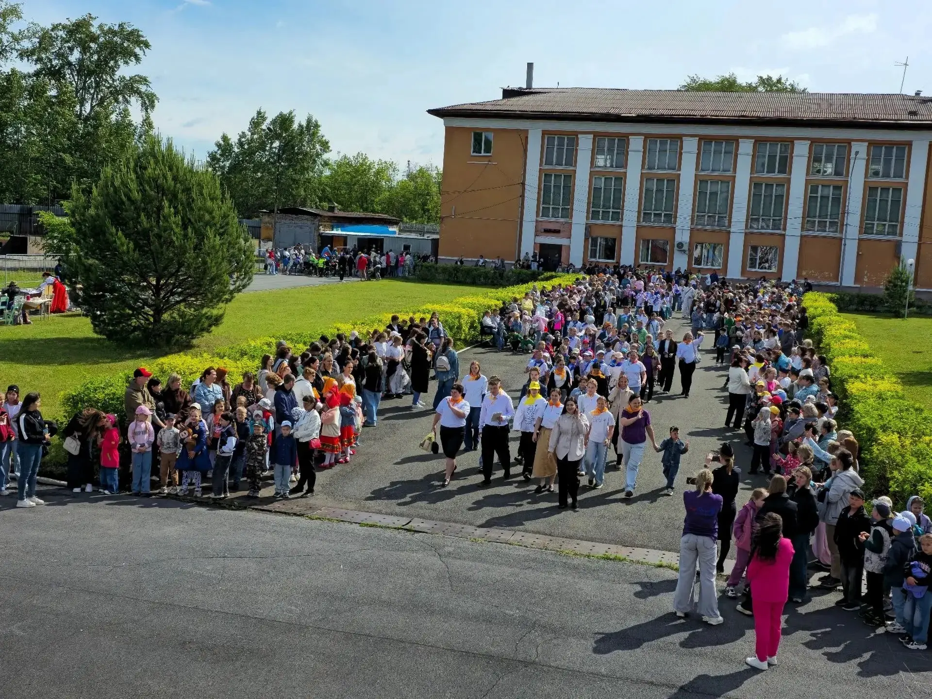 Фестиваль детства Урала🎉🎉🎉

В Алапаевске стартовали «Уральские каникулы»!

1 июня 2026 г. в Алапа