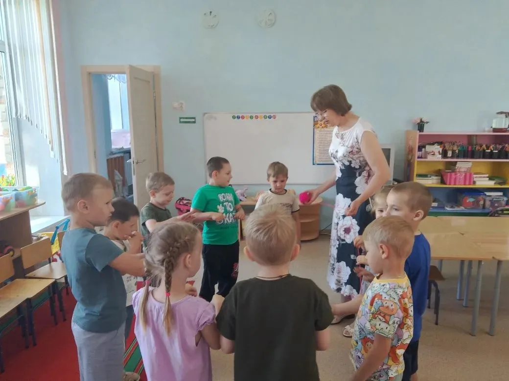 День друзей в нашем детском саду! 🤝

Сегодня мы отметили один из самых тёплых праздников — День дру