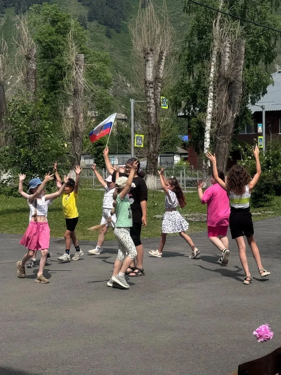 🇷🇺 В нашем пришкольном лагере с размахом отметили День России!

Всю неделю ребята готовились к пра
