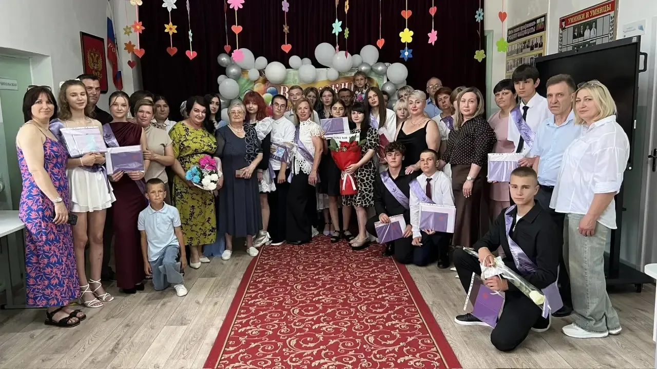 26 июня состоялось вручение аттестатов нашим 9-классникам. Желаем успешного дальнейшего пути ребятам