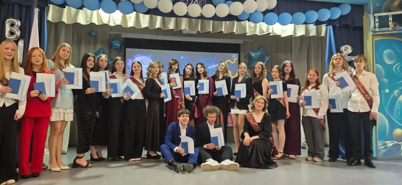 🎓 Выпускной 2026: Наши звёзды зажглись!

Сегодня школа прощается с 11-классниками. Этот день войдет