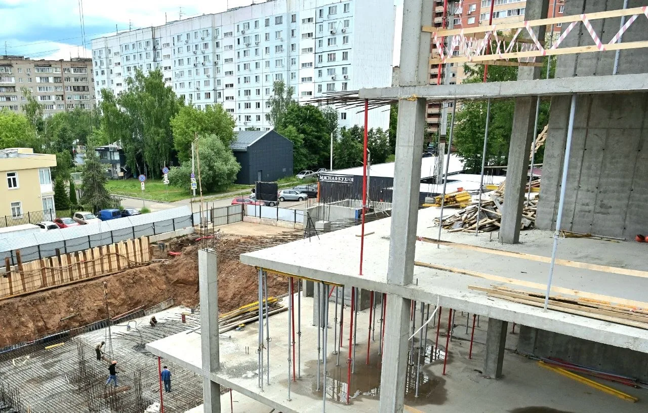 Новости со стройки нового корпуса поликлиники

Сейчас на строительной площадке ведутся монолитные ра