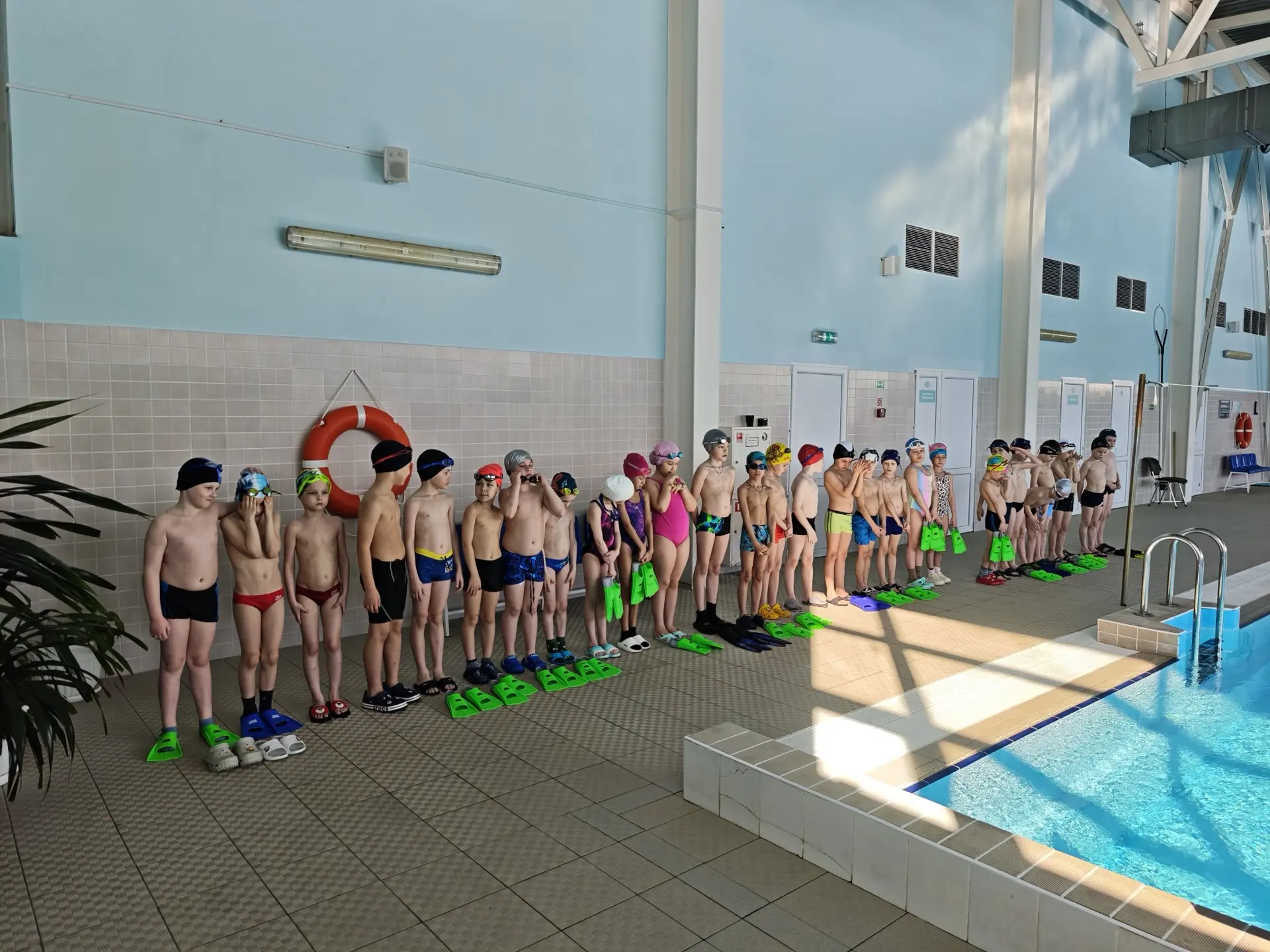 🏊‍♂️💦На тренировках под руководством тренера Никитина А. А. юные пловцы отрабатывают технику плава