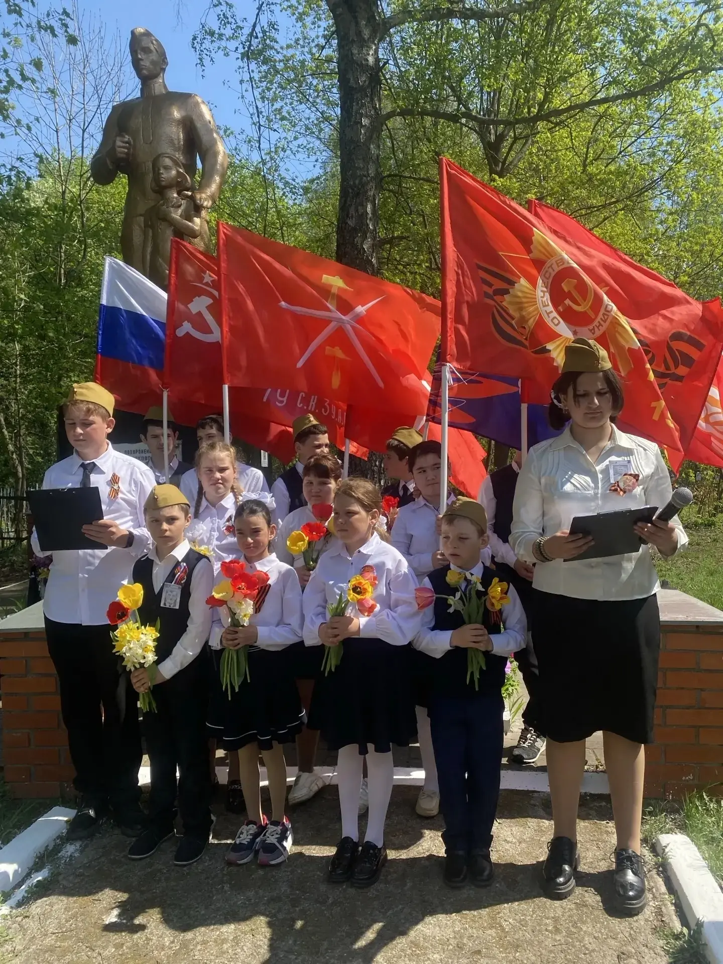 Братская могила с захоронением останков воинов 1121 и 1273 стрелковых полков 323-й стрелковый дивизи