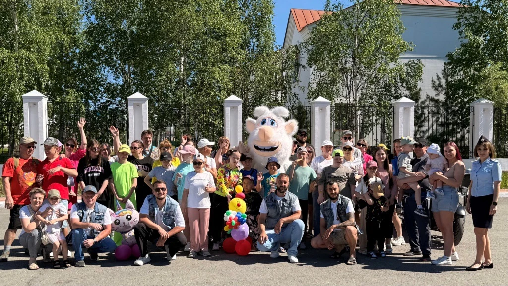 👮‍♂️Губкинские автоинспекторы приняли участие в благотворительном мероприятии для воспитанников цен