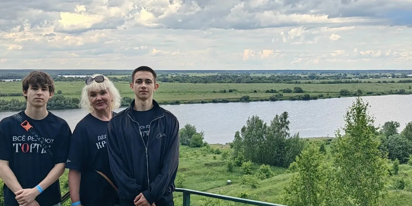 🌤🌿Есенинские дали  - свидетели тех лет, 
Когда дышал любовью и Родиной поэт.