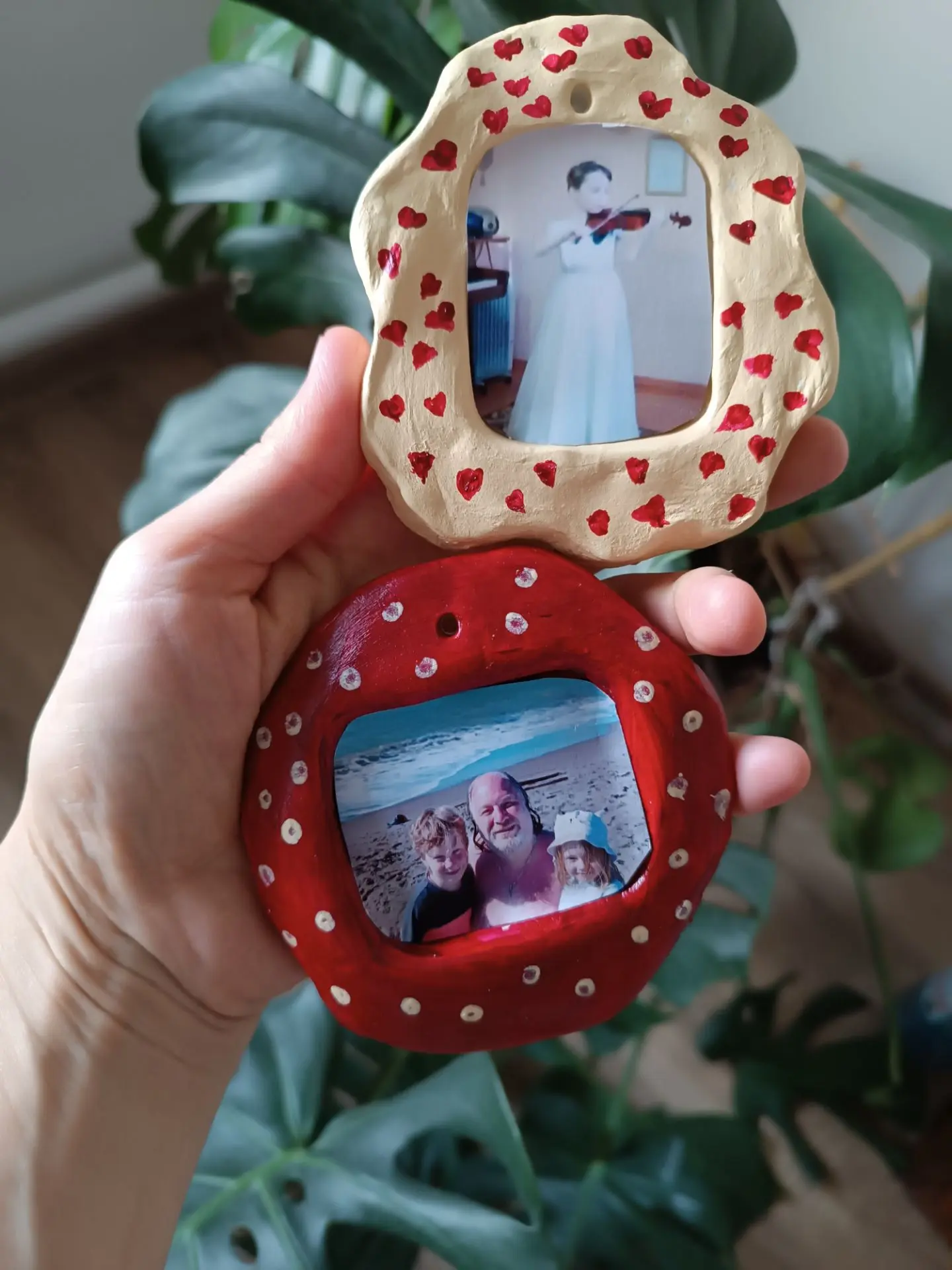 Наваяли с Машей из глины. Раскрашивала я. Вопросики, конечно, к моему чувству цвета, но это все прак