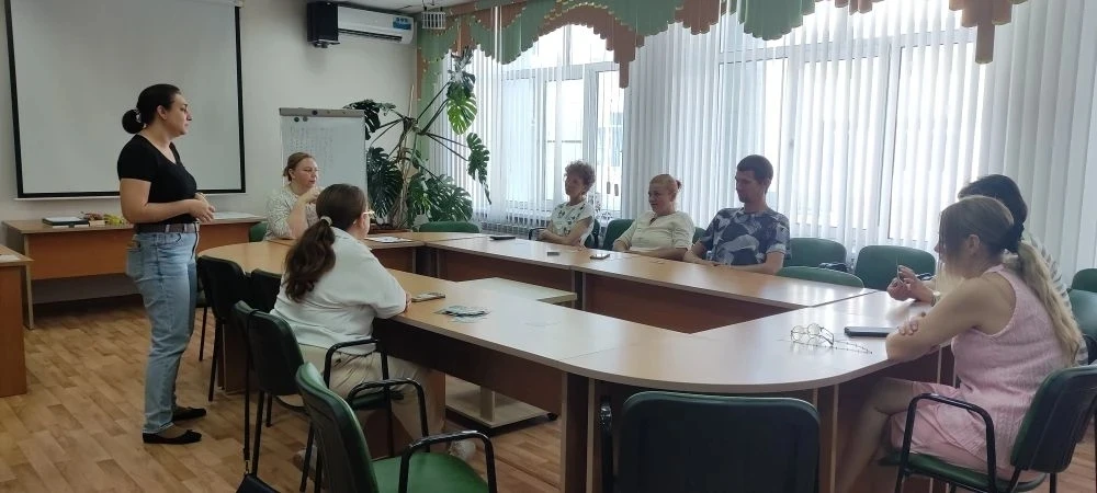 Кто такой подросток?
С этого вопроса началось очередное тренинговое занятие для родителей в Центре "
