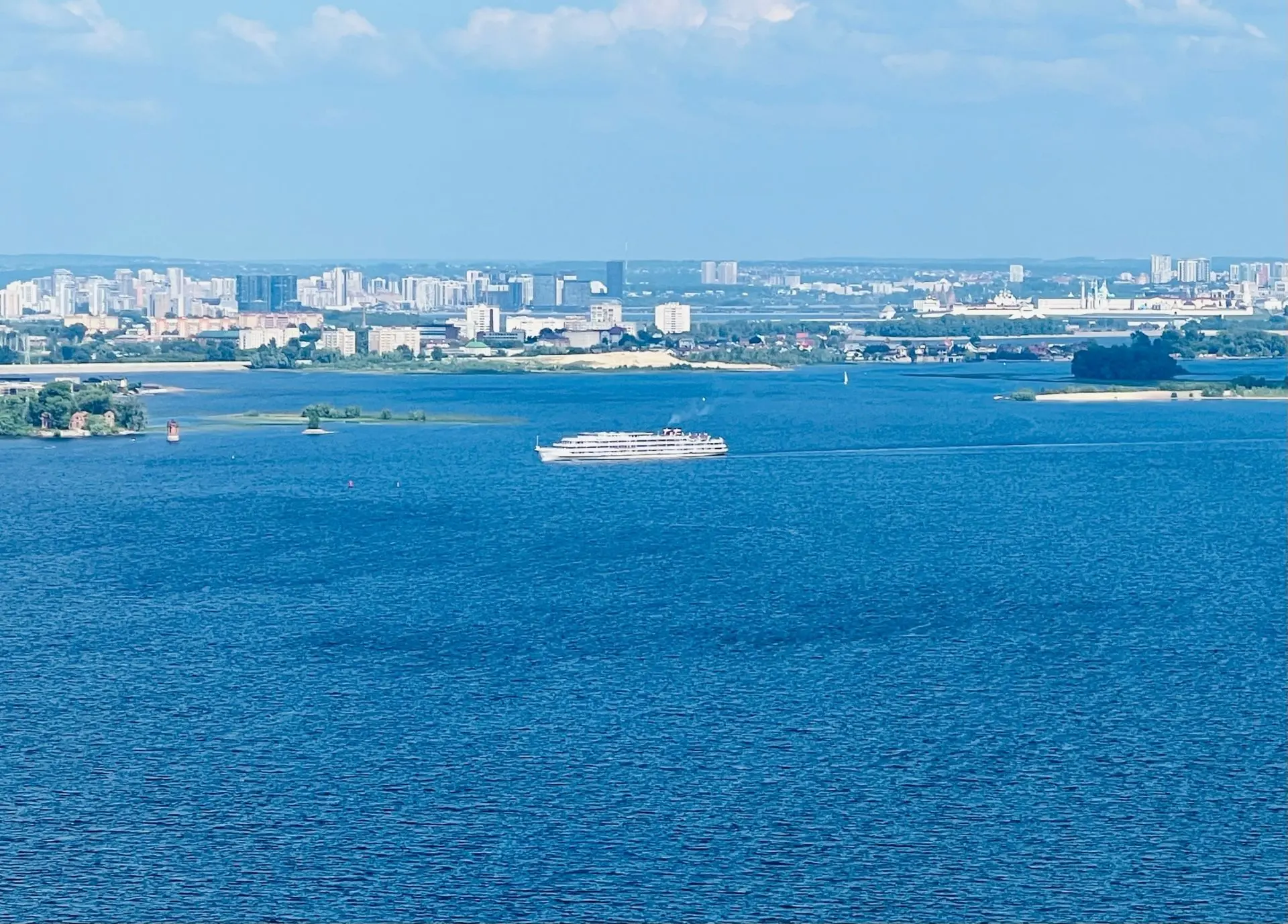 Доброе утро, верхнеуслонцы🌞
Вид на город Казань с горы Соколка