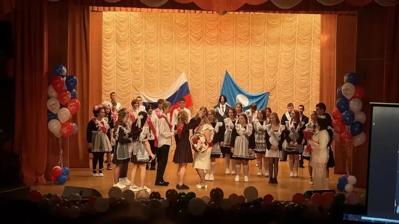 Прозвенел последний звонок для 9-классников в ДК «Якутия»! 🎓🔔

26 мая 2026 года в стенах МКУК ДК «