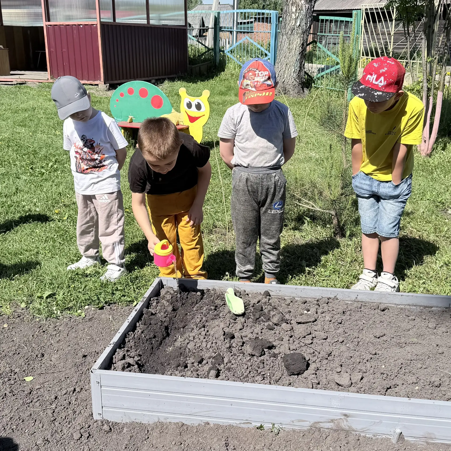 🌱🥕 Наш огород в детском саду 🥒

Наши ребята с большим интересом и удовольствием приняли участие в