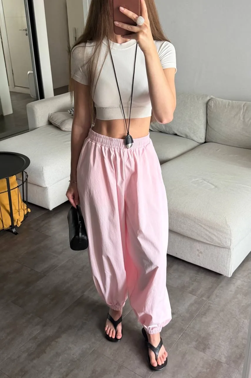 Розовые брючки алладины
Такие классные😍

https://ali.click/3v5ci1m?erid=2SDnjcbFRGP

Артикул ALI986