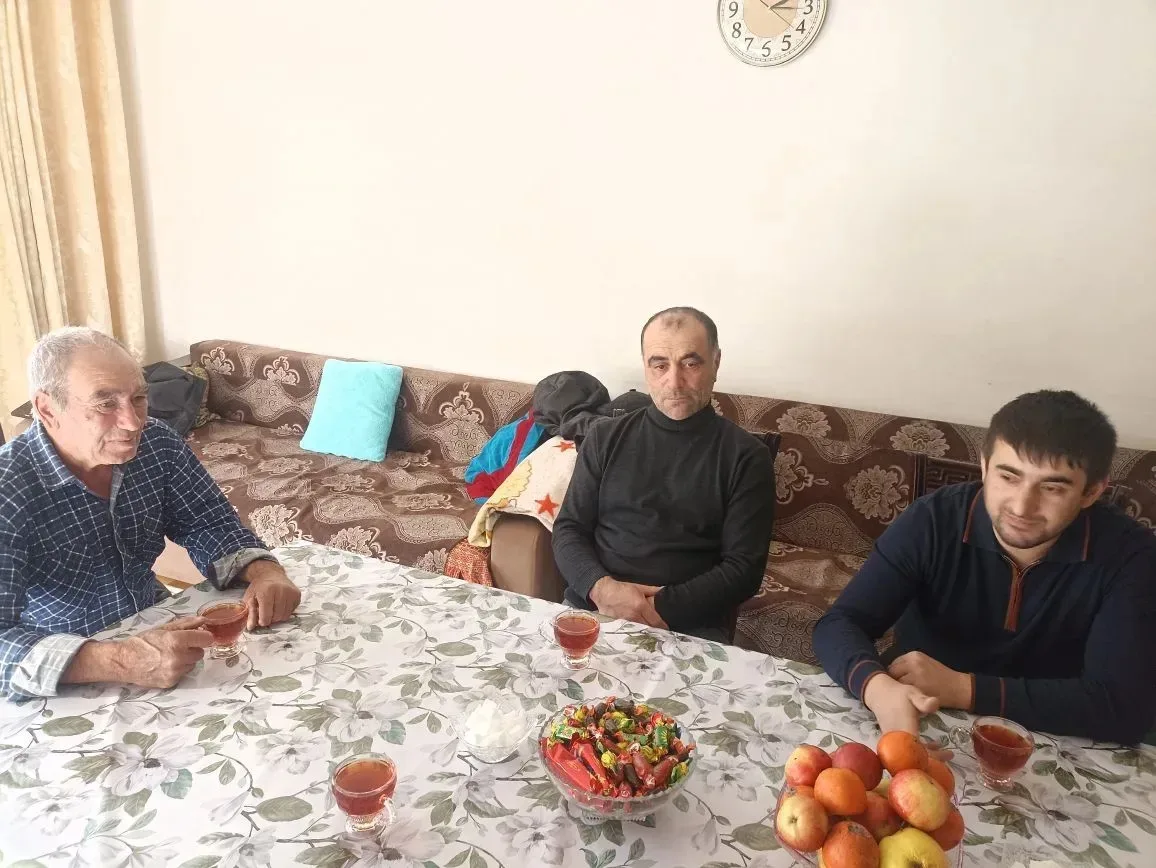 День матери – особенный праздник.
 В преддверии праздника мать участника СВО Элшада Шахвердиева из с