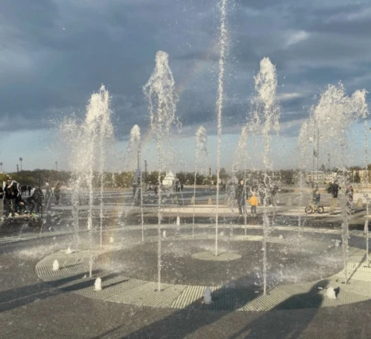 Запущен фонтан "Софийский"💦

Вчера, 1 июня, запущен сухой фонтан на Софийской набережной.
⏰Время ра