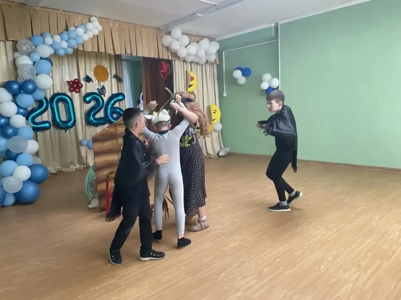 🏕️ Итоги активной недели школьного лагеря: сказка для самых маленьких

Прошлая неделя в нашем школь