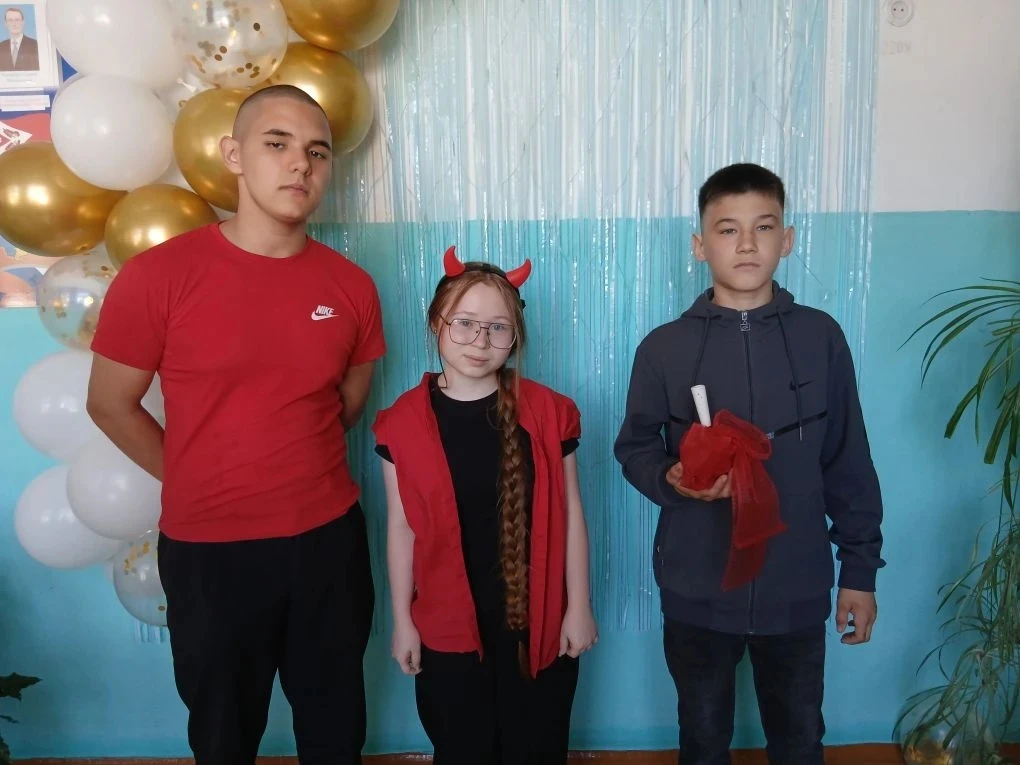 22 мая 
Красный день календаря ❤
Все ребята школы вместе с учителями сегодня нарядилась в яркие вещи
