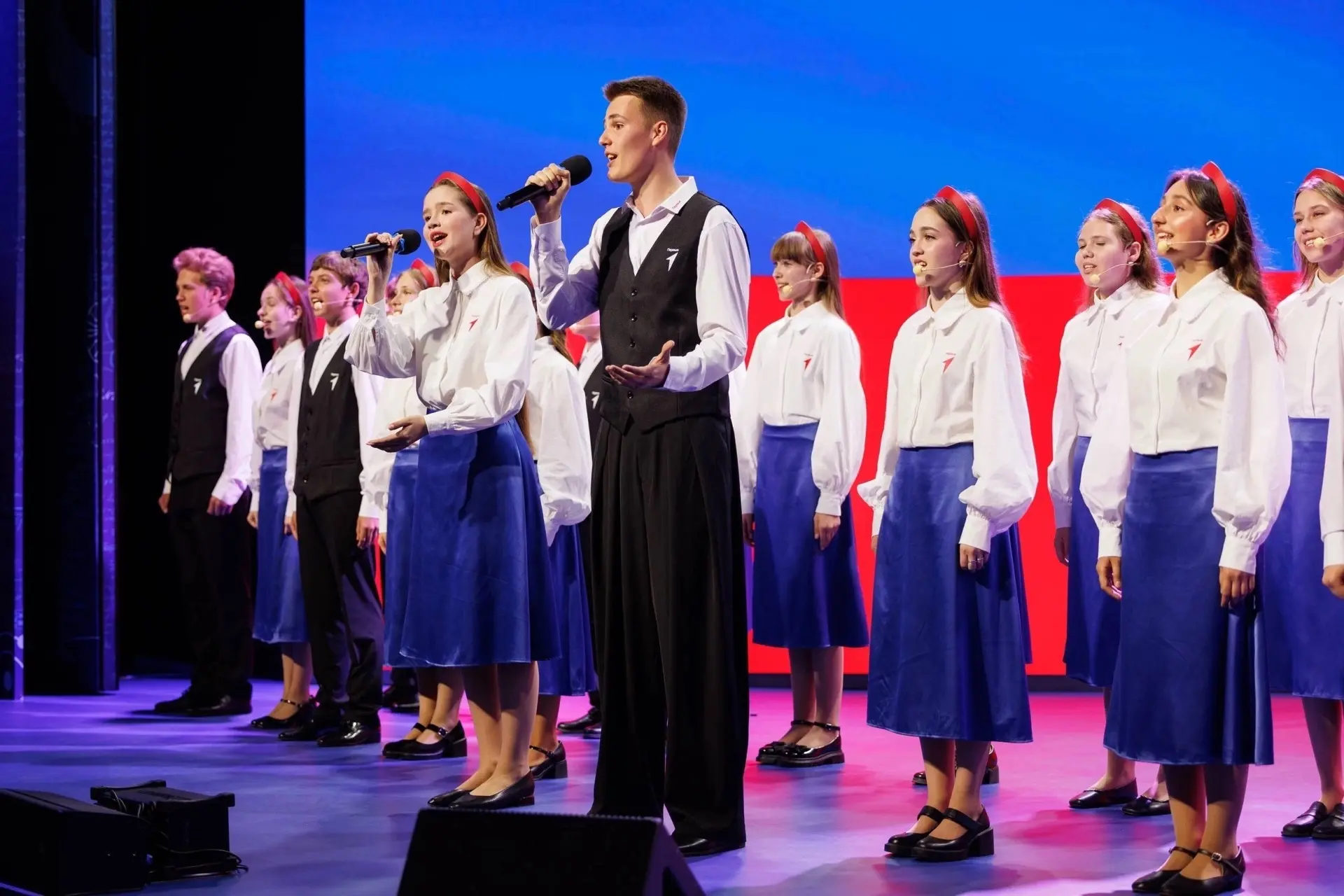🎤Оренбуржцы выступили на главной сцене страны

Участники «Хора Первых» из Оренбургской области Богд