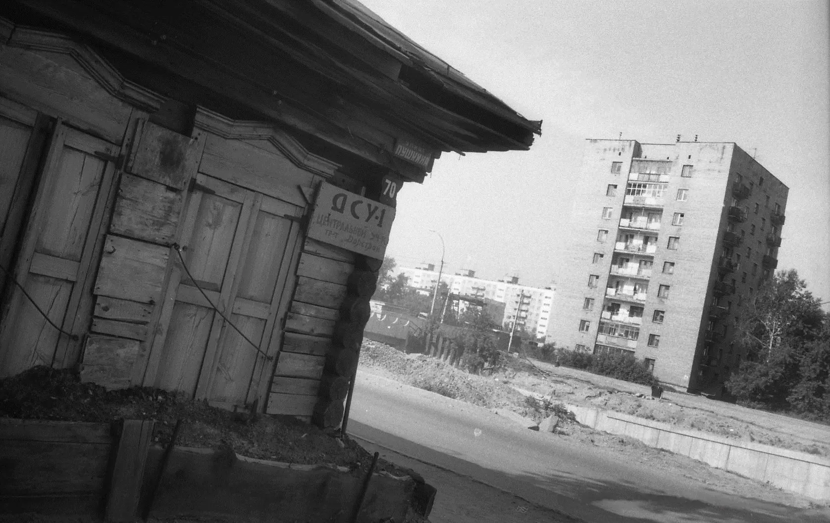 Вид с улицы Пушкина на Ипподромскую магистраль и Гоголя 49, фото 1995г.  https://max.ru/istoria_publ