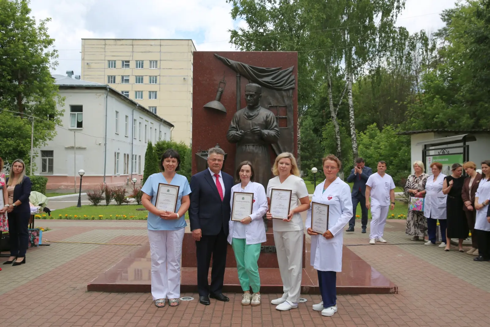 Сегодня в БСМП отметили День медицинского работника.

Поздравить коллектив и вручить ведомственные н