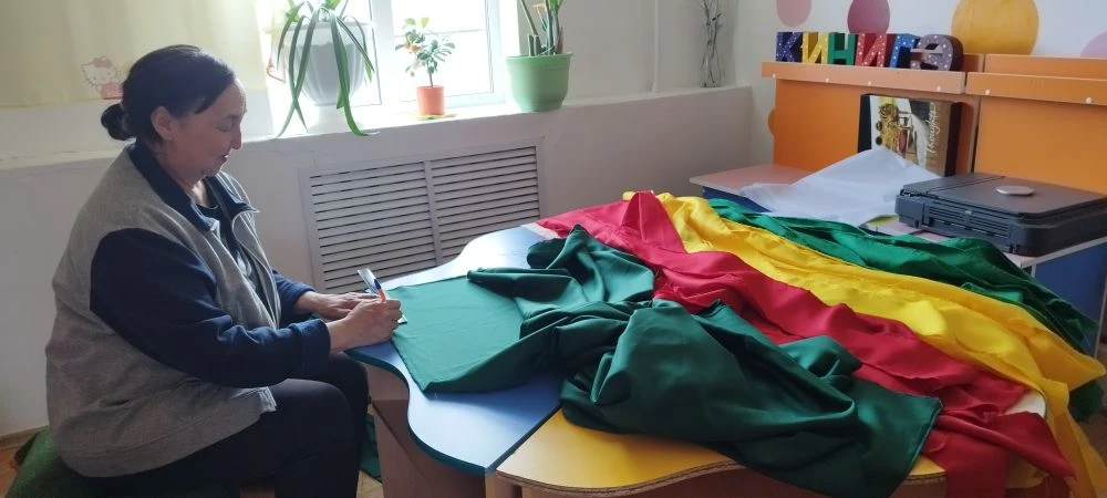 " Үлэ киһини киэргэтэр" Анастасия Агеевна Винокурова. Тэрилтэ биир саамай тутаах үлэһитэ. Кини илиит