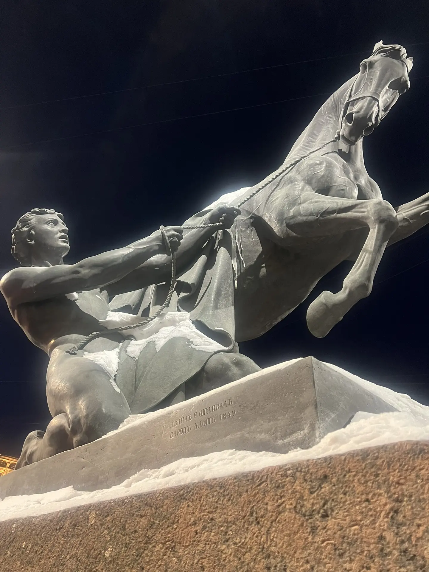 Говорят Клодт в одной из фигур увековечил любовника своей жены. Врут, скорее всего…