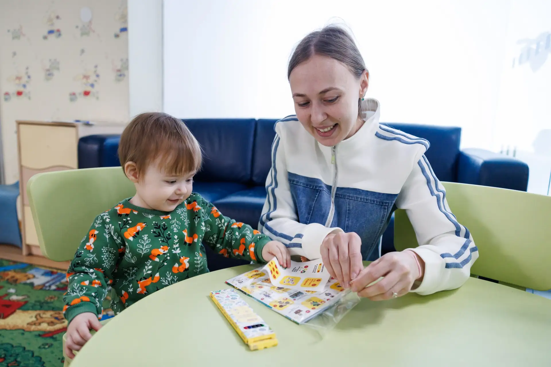 Около 700 юных пассажиров и их родителей становятся гостями комнаты матери и ребенка в Кольцово кажд