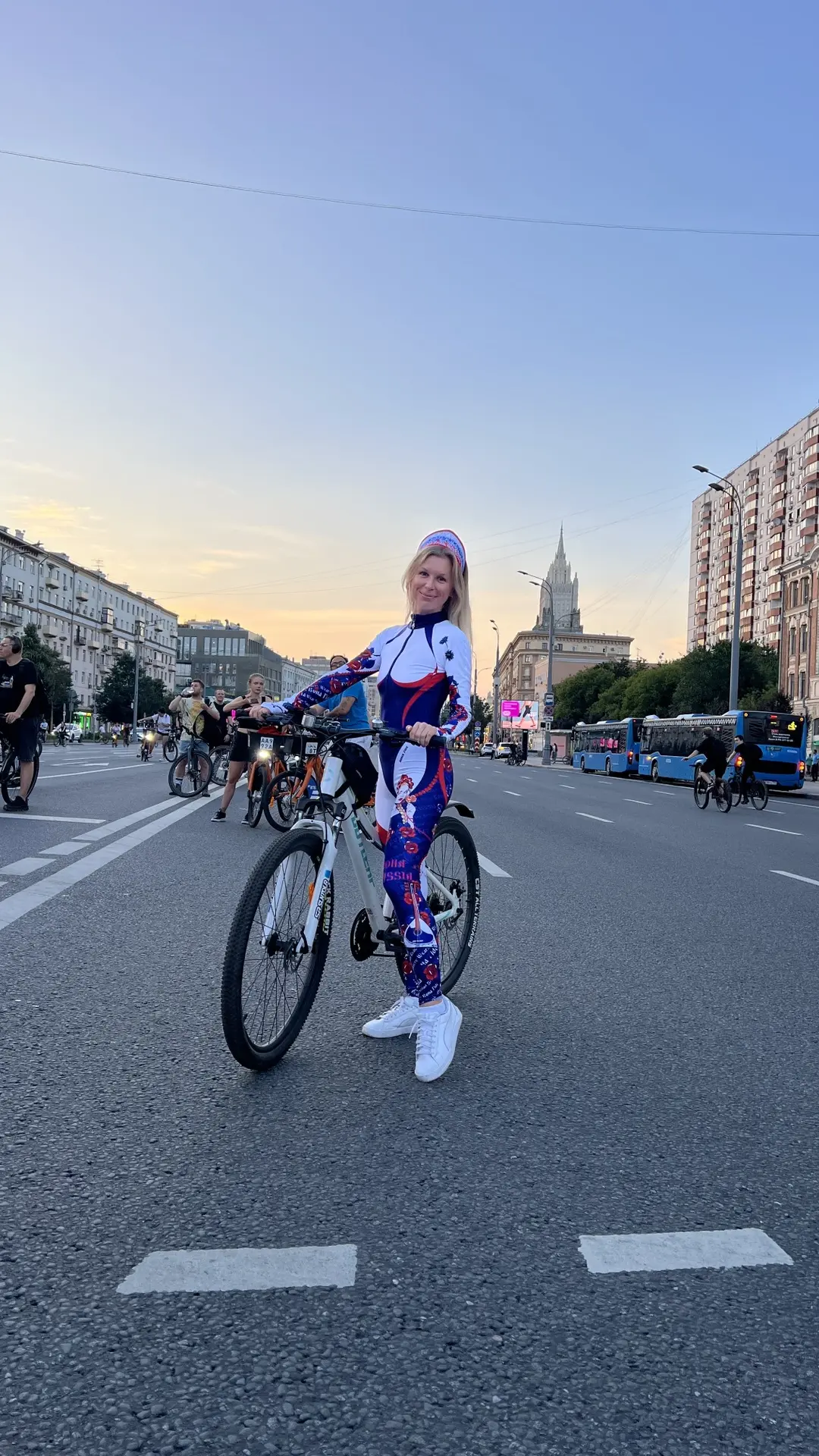 С самолета сразу на Московский ночной велофестиваль

Который отменили ((((