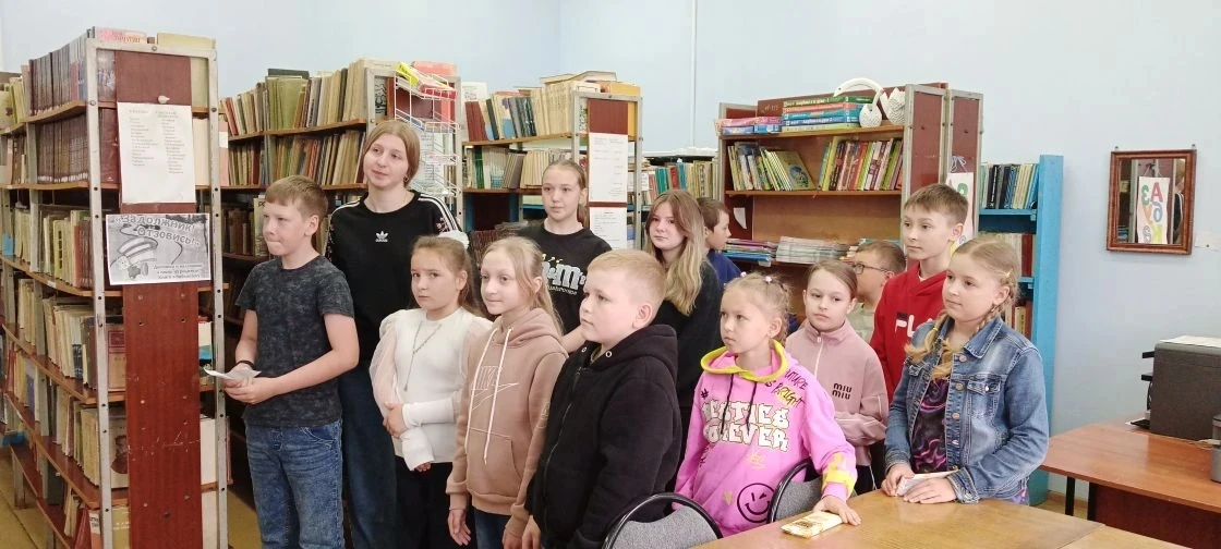 💥Утро в школьном лагере «Радужное лето» началось необычно.
👉 Ребята из второго отряда вместе с сов
