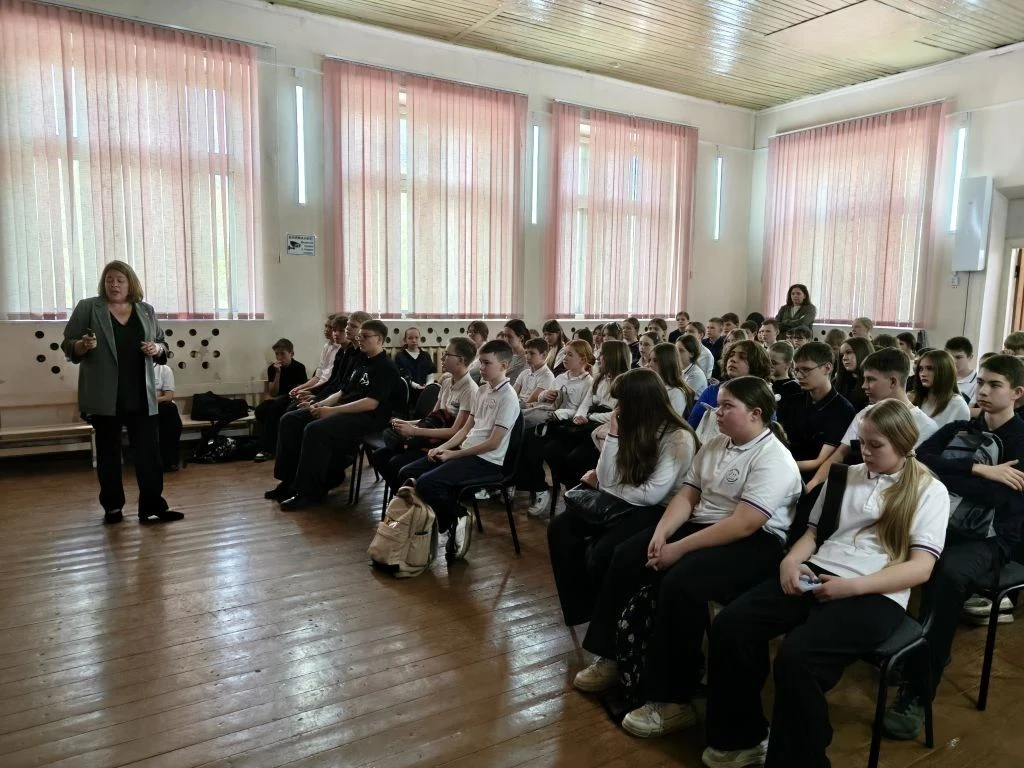 В школе прошла увлекательная лекция «От льда до глубин: удивительный Байкал»
Лекцию для учеников 5–8