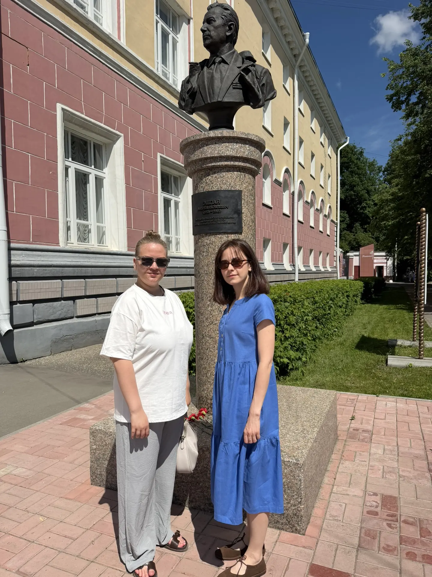 🇷🇺 Сегодня, 12 июня, в День главного государственного праздника страны, сотрудники Дворца Культуры