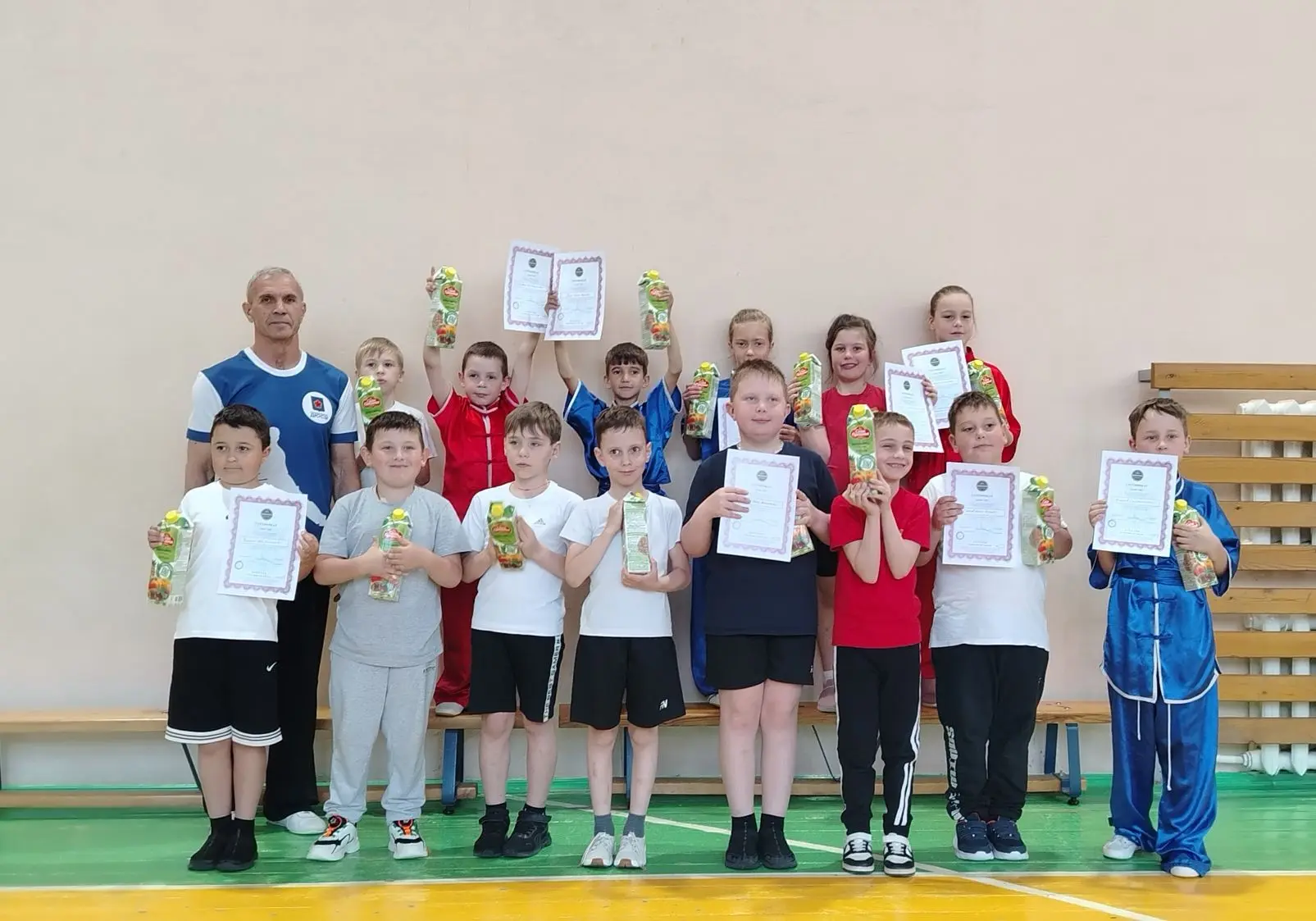 Экзамен по ушу состоялся 👍
Да, да! В спортивной школе тоже сдают экзамены.

При поддержке тренера, 