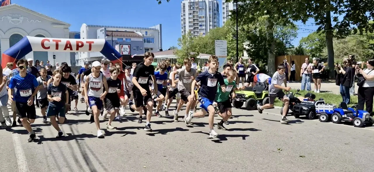 6 июня на Театральной площади прошёл Всекубанский забег — в память о подвиге наших дедов и прадедов 